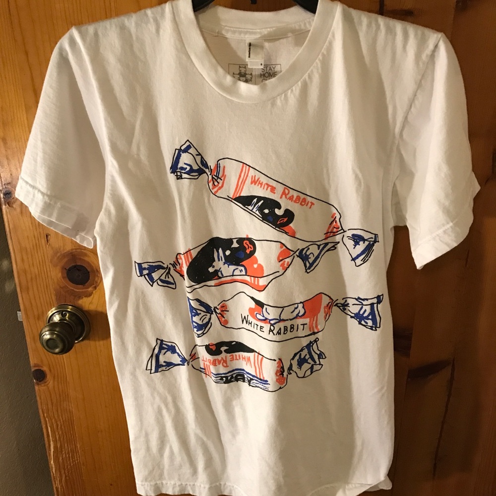 White tee